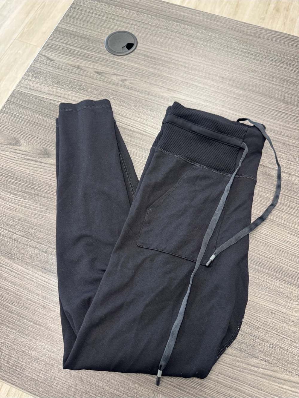 Travis MathewBlack Beyond the Coast Joggers size Medium